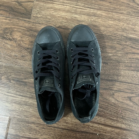 Black Converse Womens size 6.5 US - Picture 1 of 3